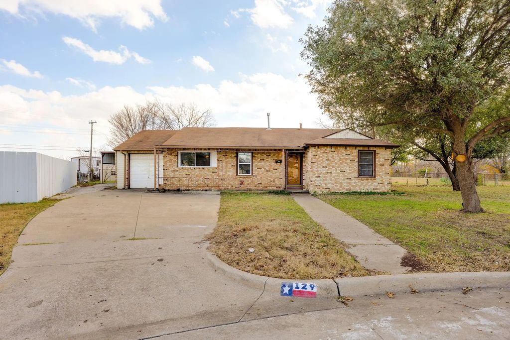 129 Collins Court, Blue Mound