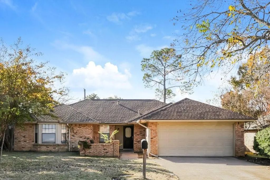 2016 Chantilly Court, Arlington