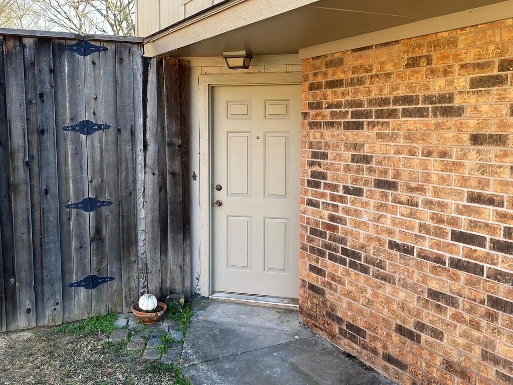 134 Main Place, Euless