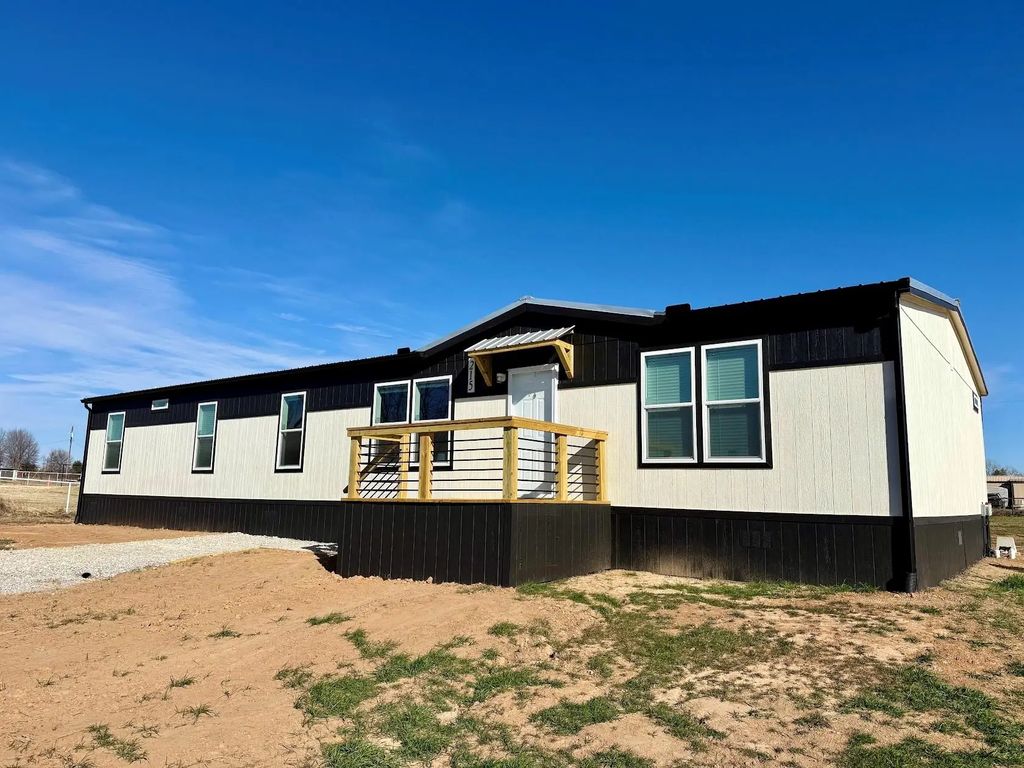 215 Salt Grass Circle, Poolville