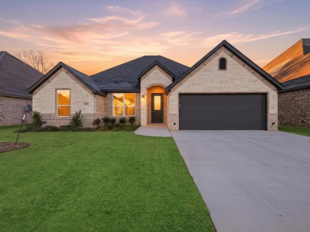 1486 Highland Park Circle, Granbury