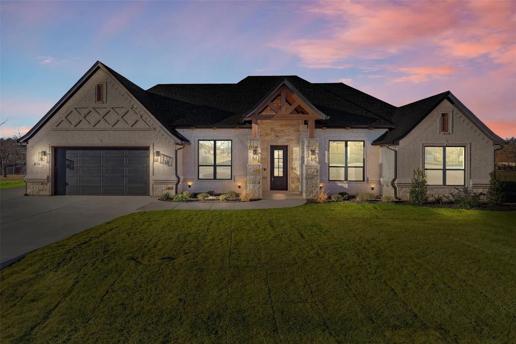 2408 Candlestick Drive, Granbury