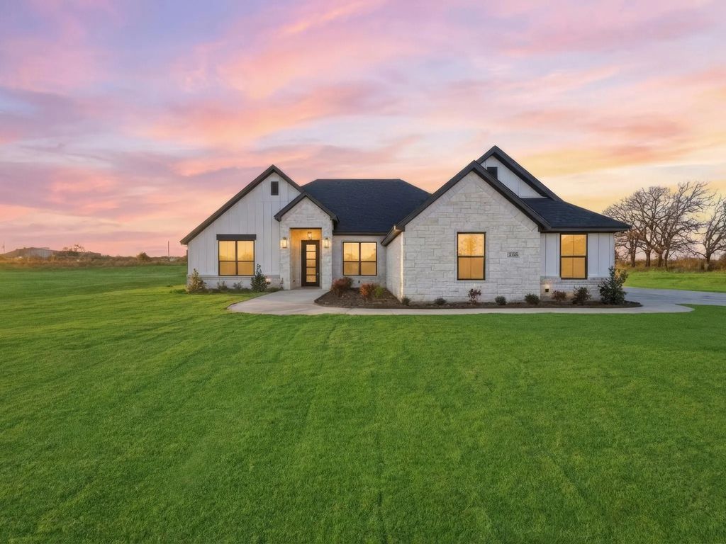2005 Forest Bridge Drive, Azle