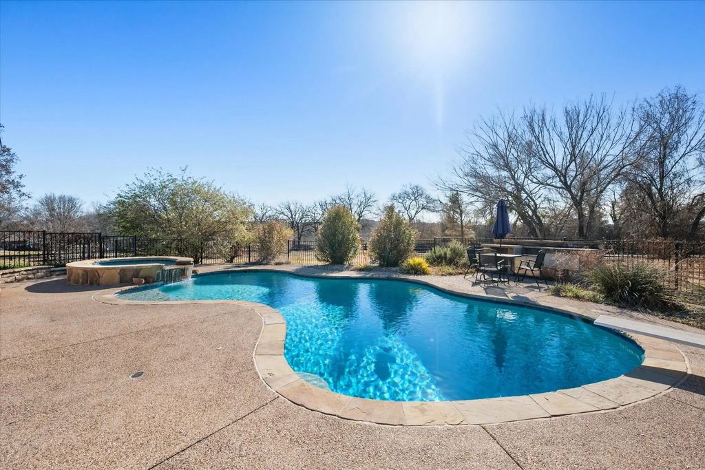 100 Ruth Court, Aledo
