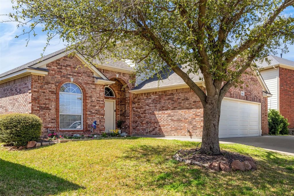 5513 Paloma Court, Fort Worth