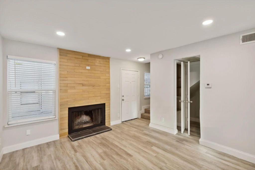 7030 Fair Oaks Avenue 110, Dallas