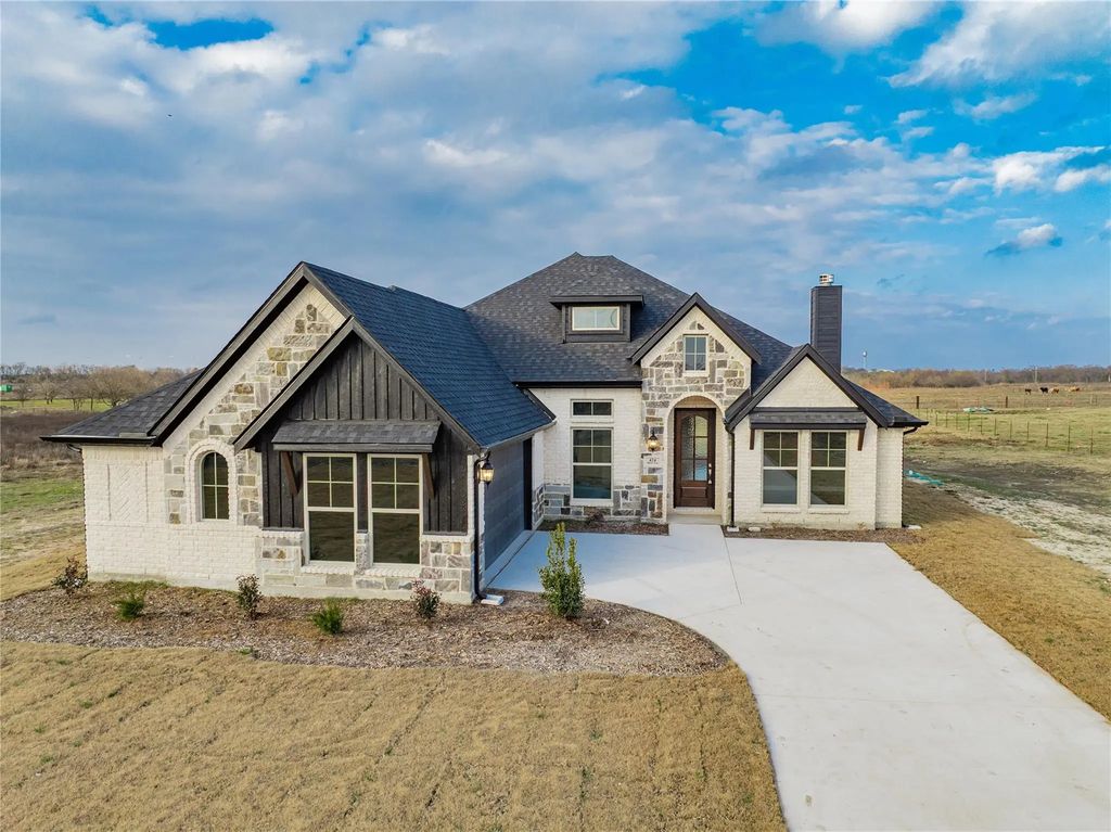 424 Deer Lane, Celeste