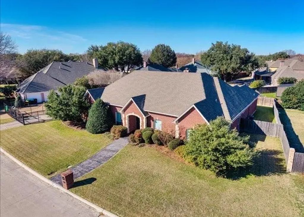 6600 Meadows West Drive S, Fort Worth
