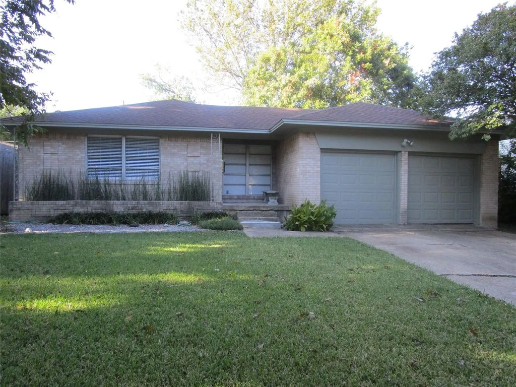 7128 Clemson Drive, Dallas