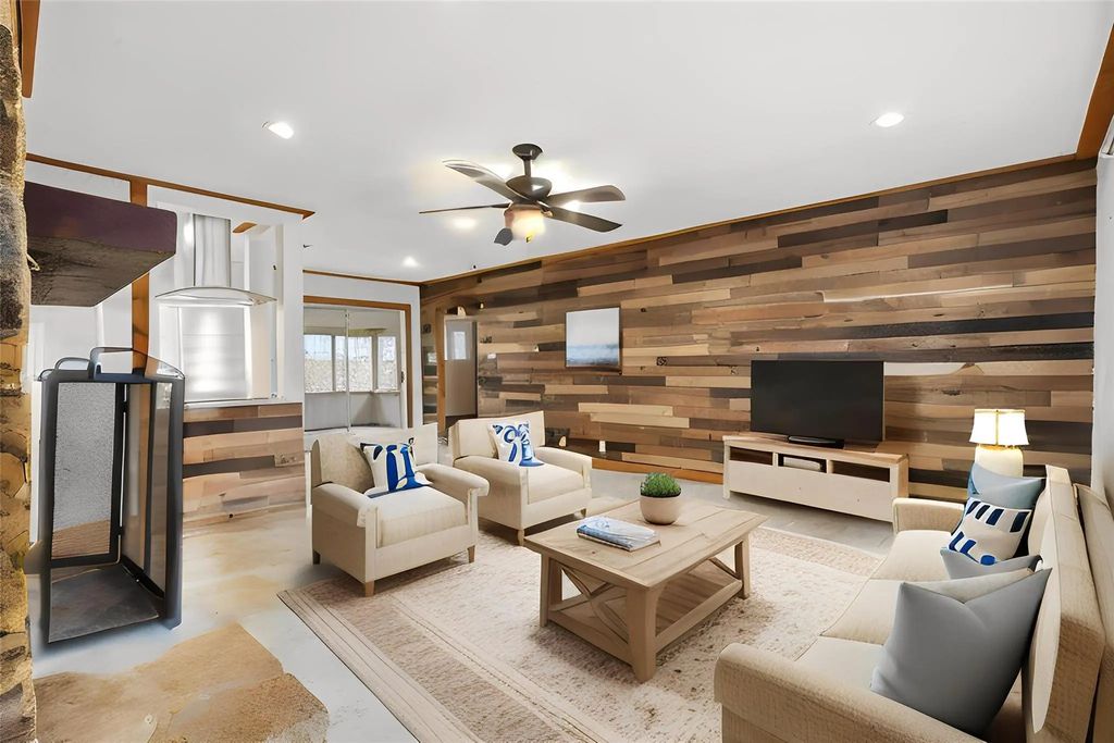 1009 Mustang Trail, Granbury
