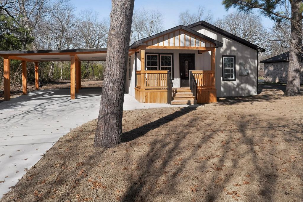 912 Netherland Drive, Seagoville