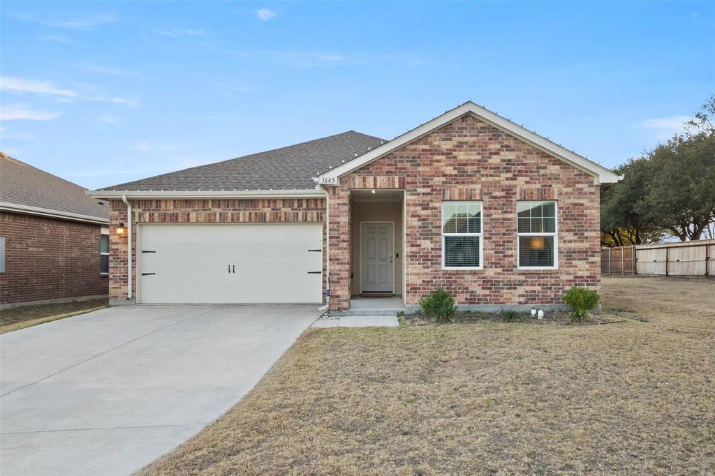 1645 Shadow Hawk Drive, Fort Worth
