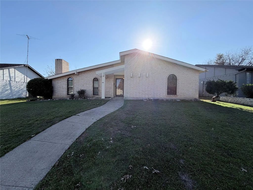 1380 Cherry Hill Lane, Lewisville