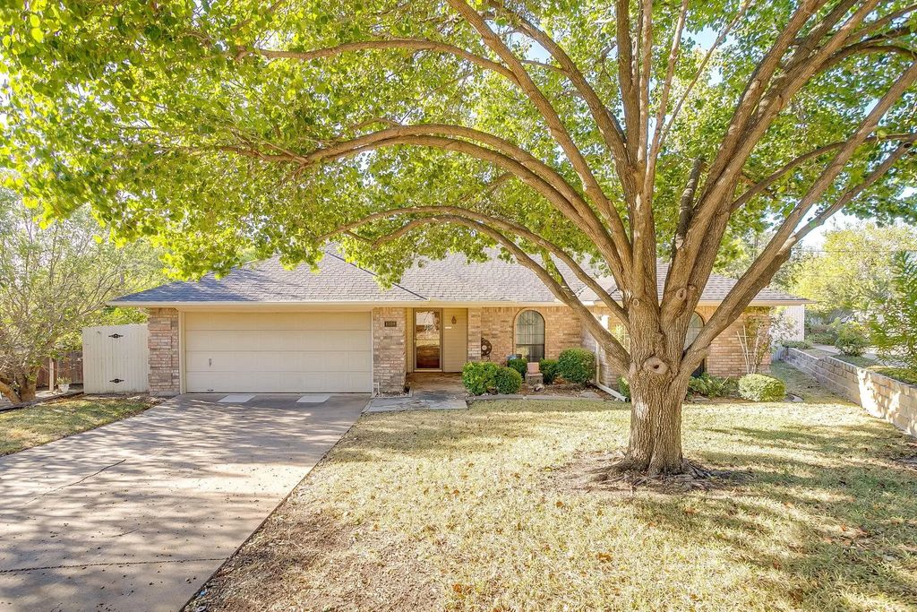 1308 Nueces Court, Benbrook