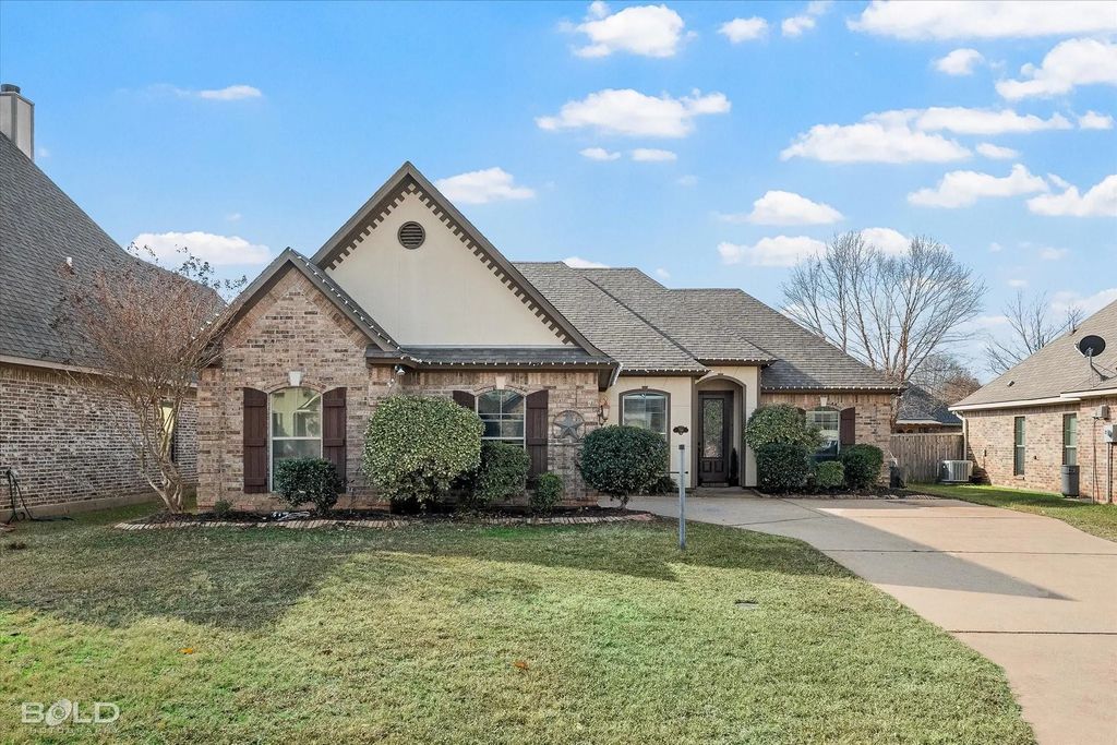 708 Fox Den, Haughton
