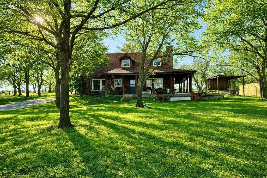 104 Advance Road, Weatherford