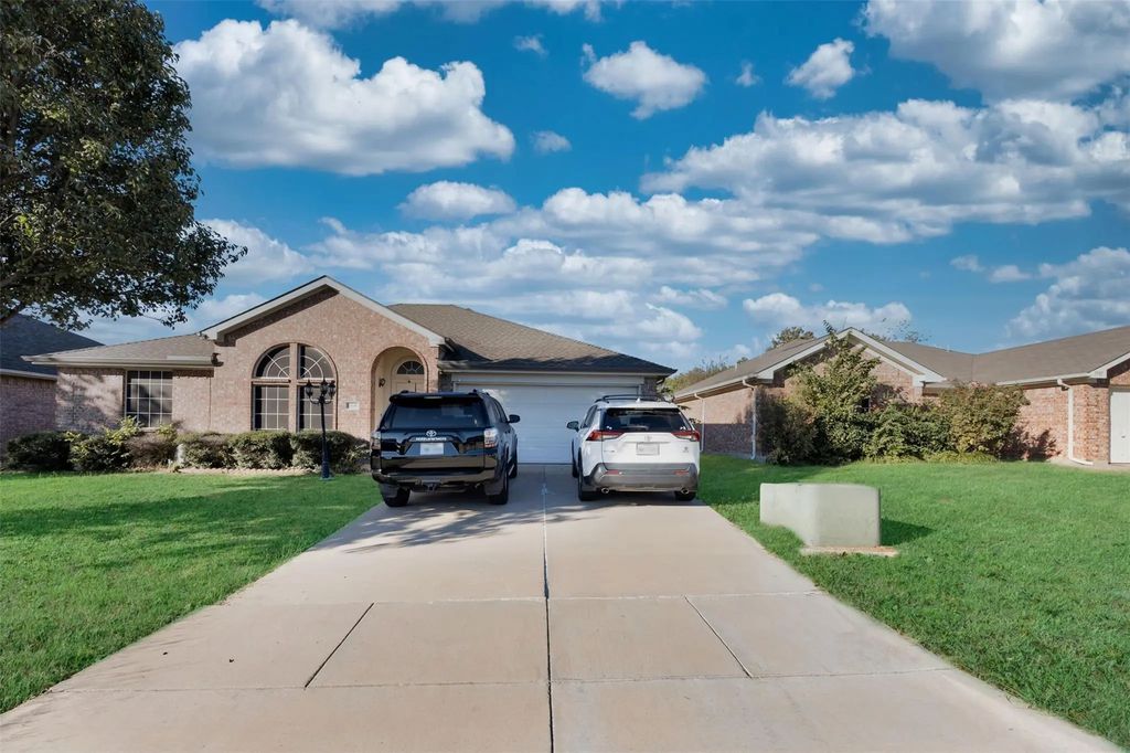 1505 Coastline Lane, Mansfield