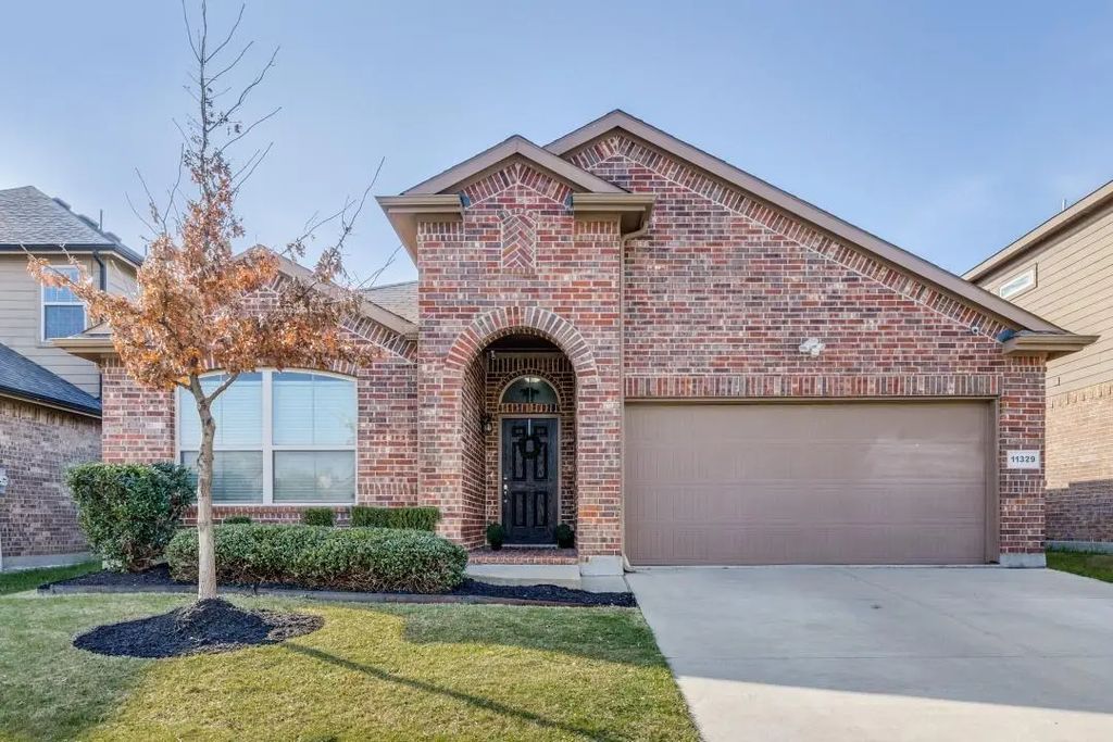 11329 Golden Ridge Lane, Fort Worth