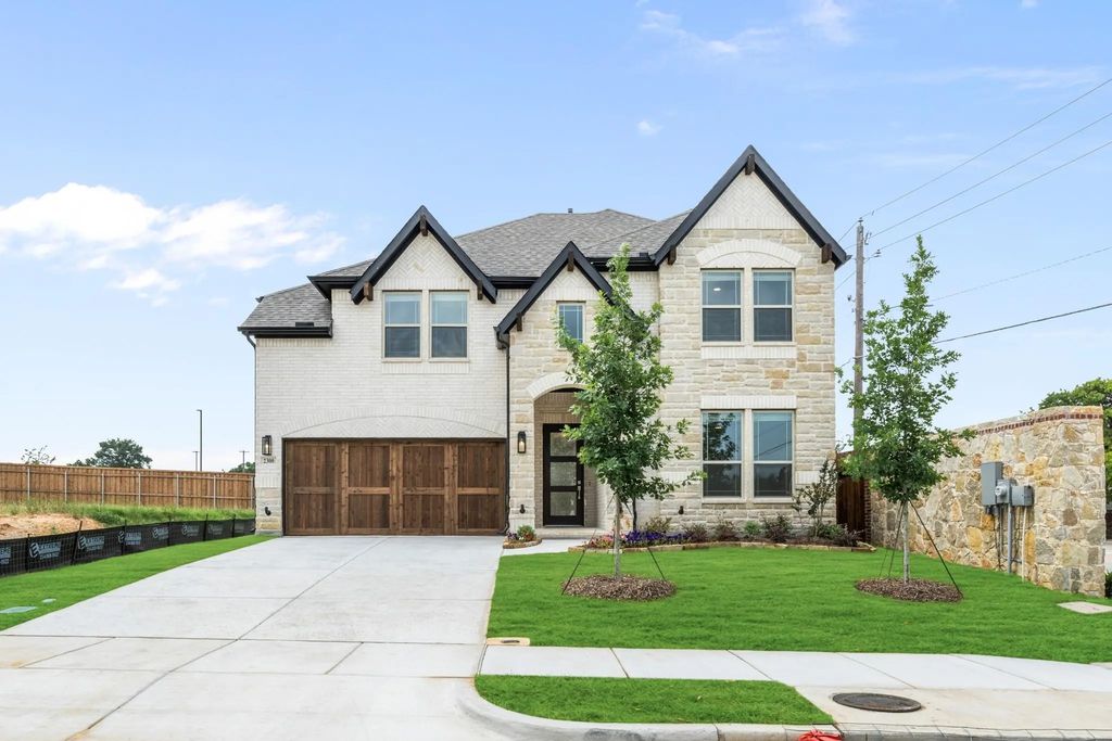 2300 Legacy Oaks Lane, Bedford