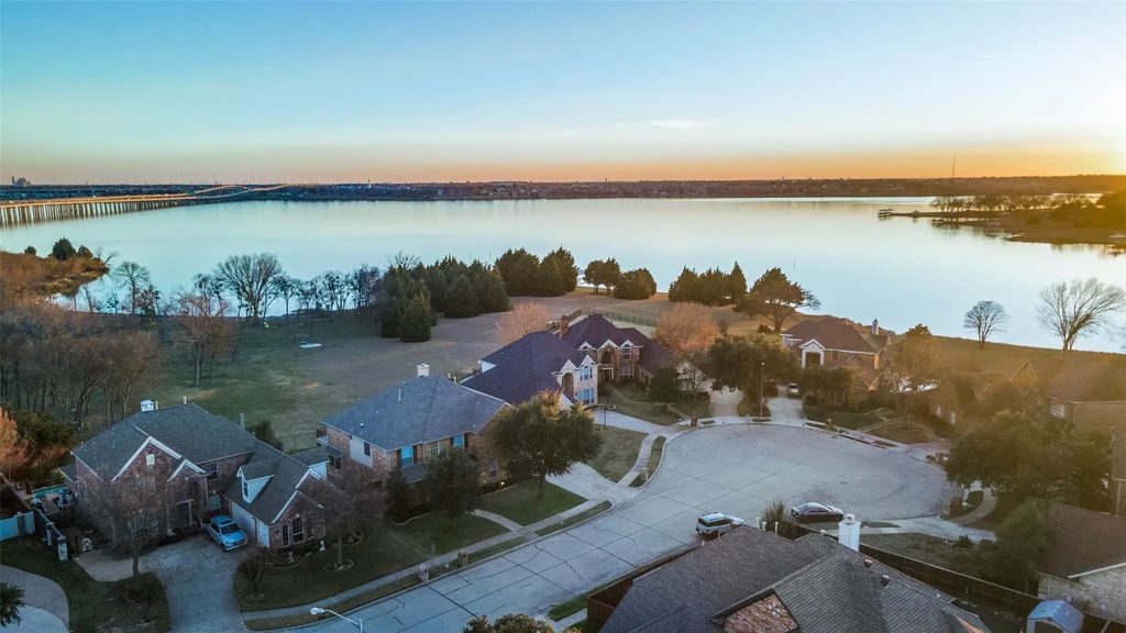 1802 Benedict Court, Rowlett