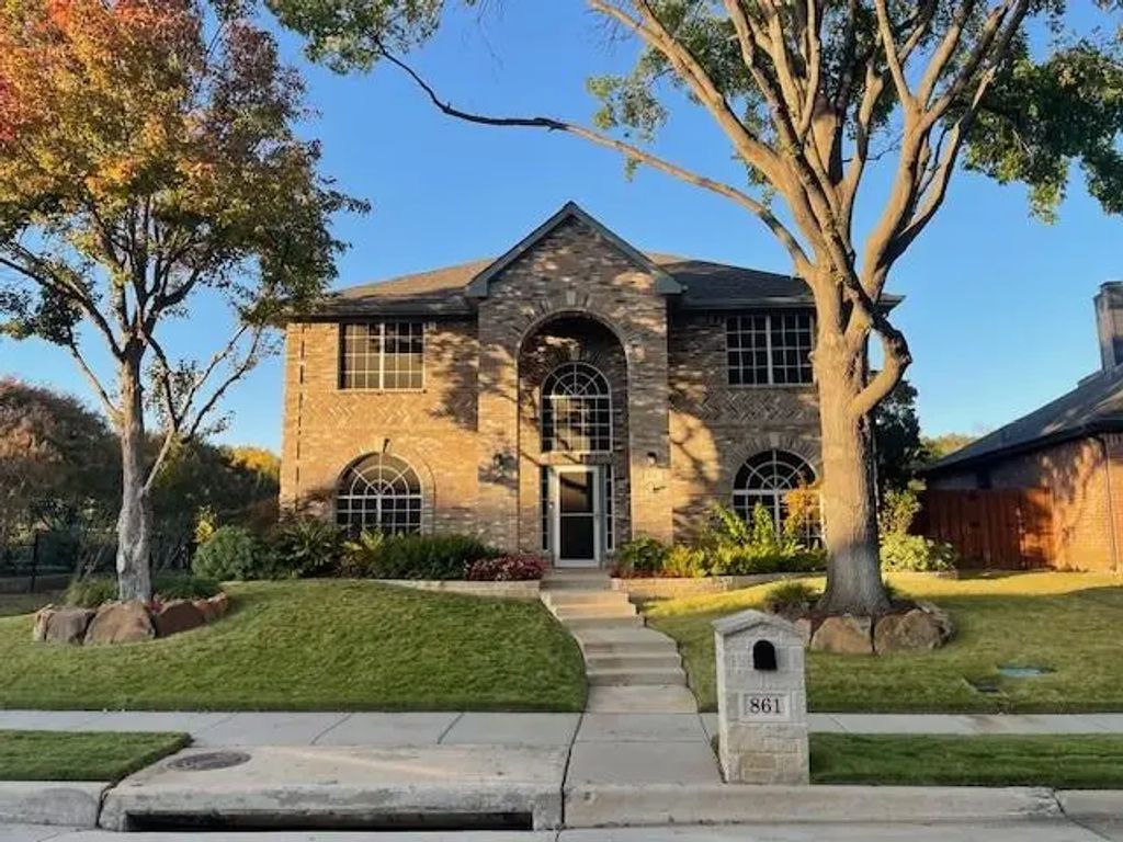861 Summit Pointe, Lewisville