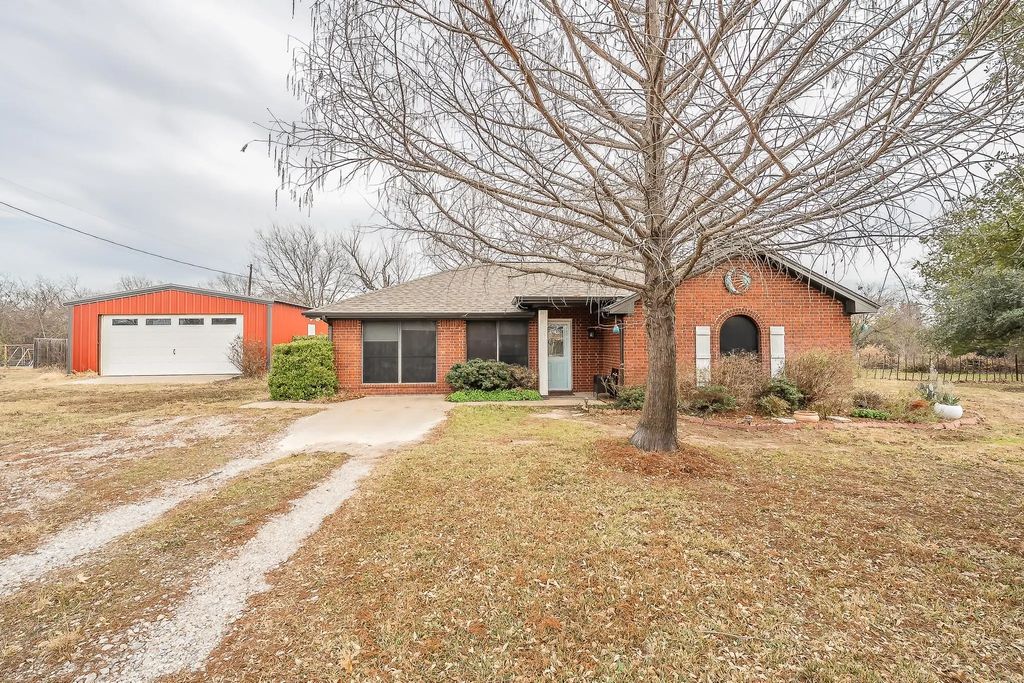 102 Perdue Lane, Weatherford