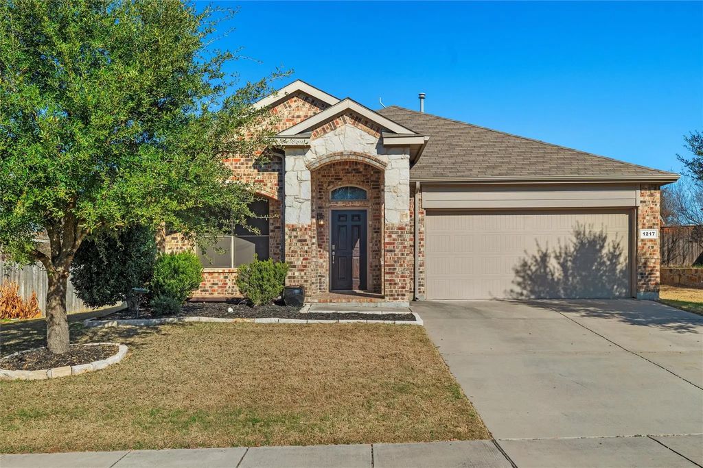 1217 Meadowlakes Drive, Azle