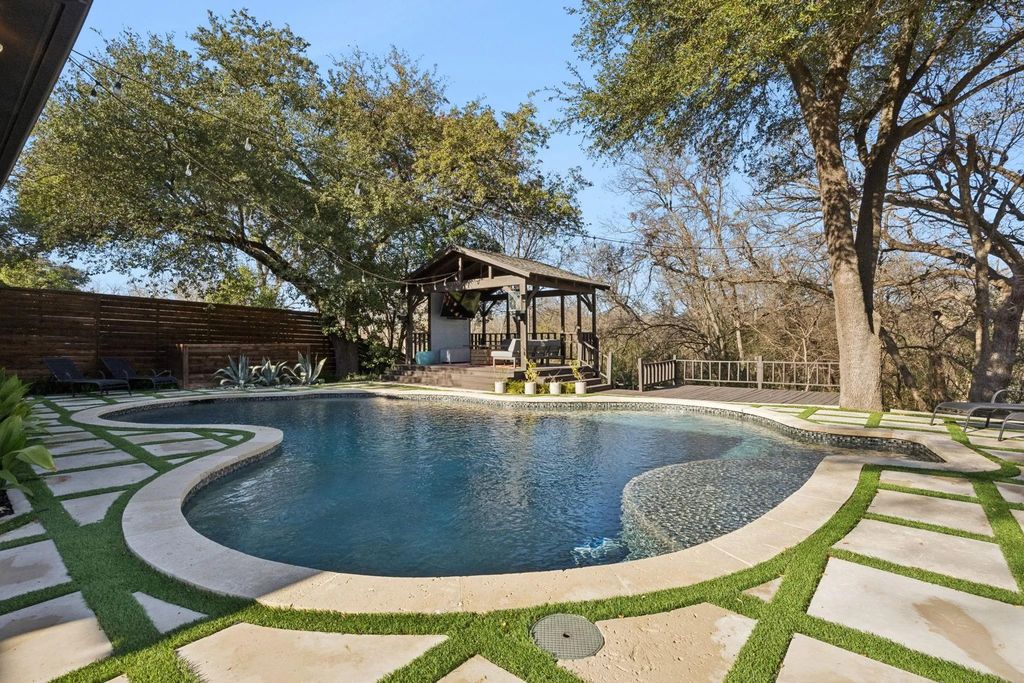 6976 Walling Lane, Dallas