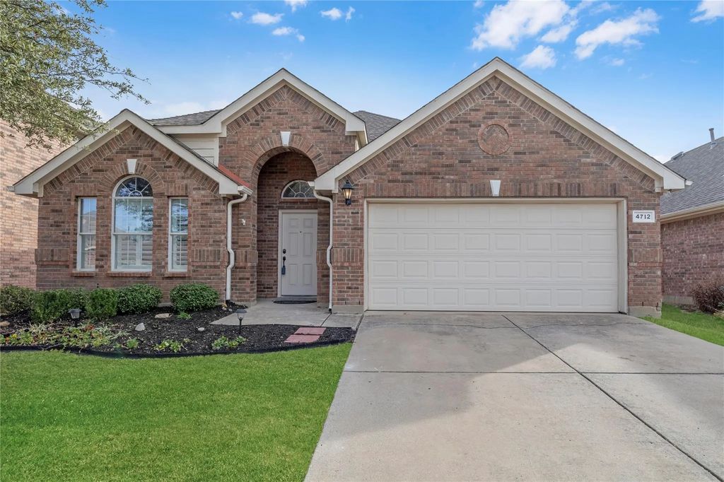 4712 Daisy Leaf Drive, Fort Worth