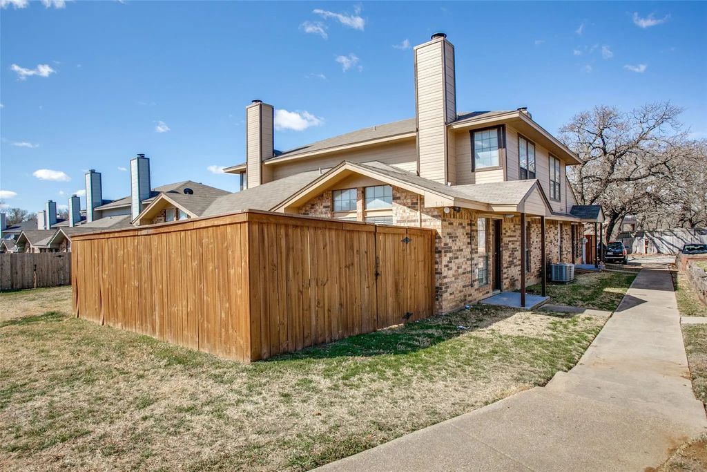 113 Peachtree Court B, Kennedale