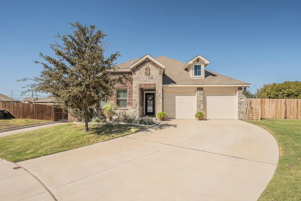 6337 Armadillo Court, Fort Worth
