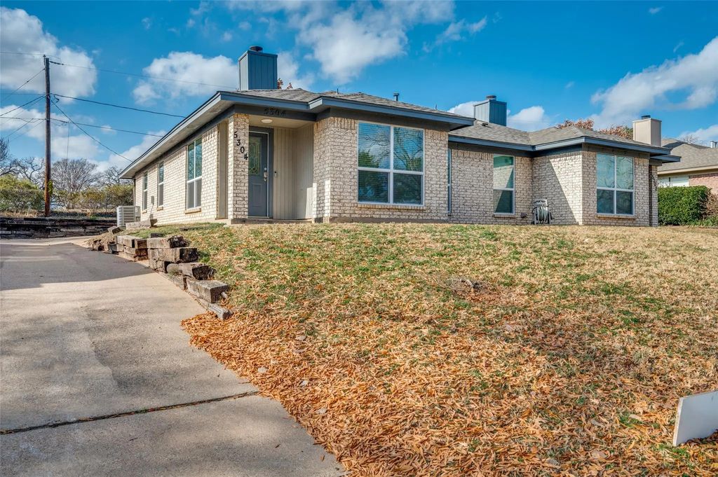 5304 Wild West Drive, Arlington