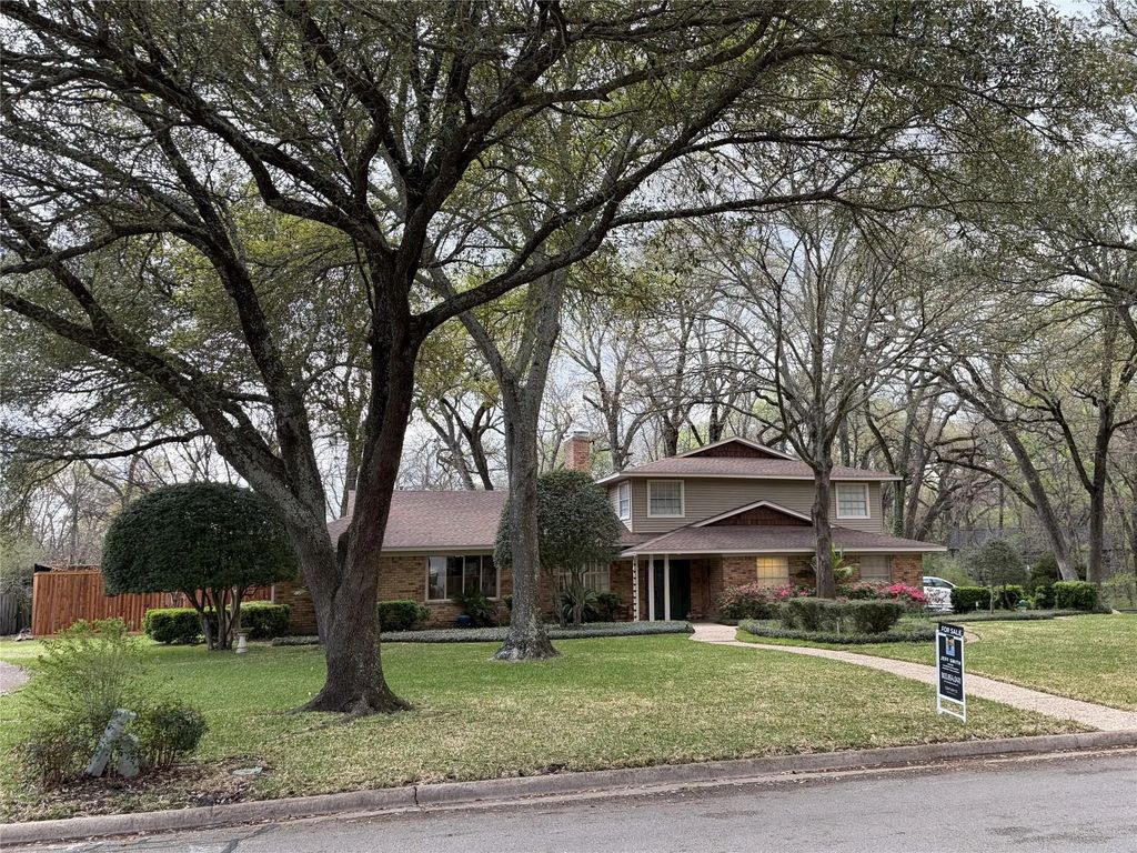 1433 Bowie Circle, Corsicana