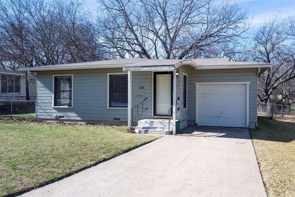 1226 S Brazos Street, Weatherford