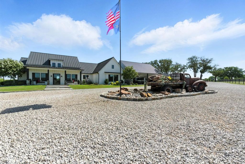 1000 Rambling Oaks Lane, Weatherford
