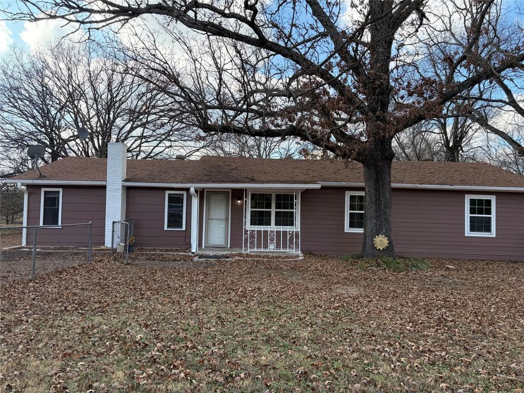2293 County Road 45080, Powderly