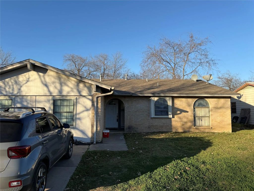 1733 Continental Drive, Blue Mound