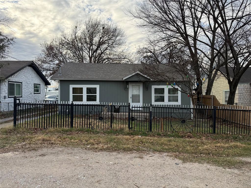 107 S Dwight Avenue, Dallas