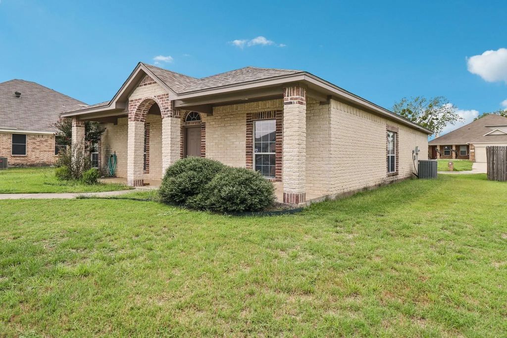 317 Westgate Drive, Aledo
