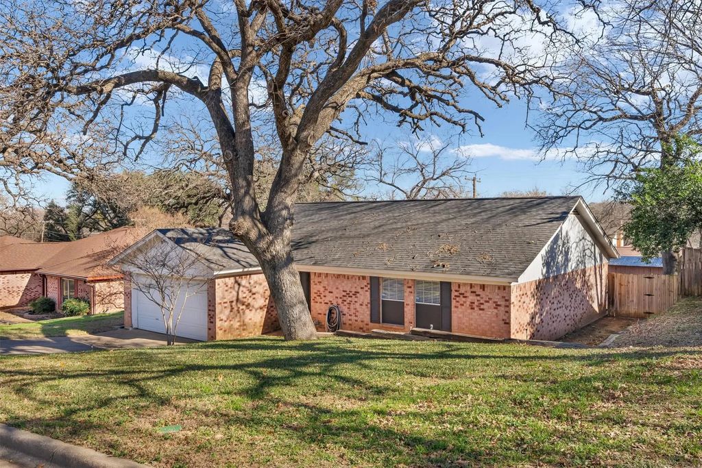 2307 Oakside Drive, Arlington