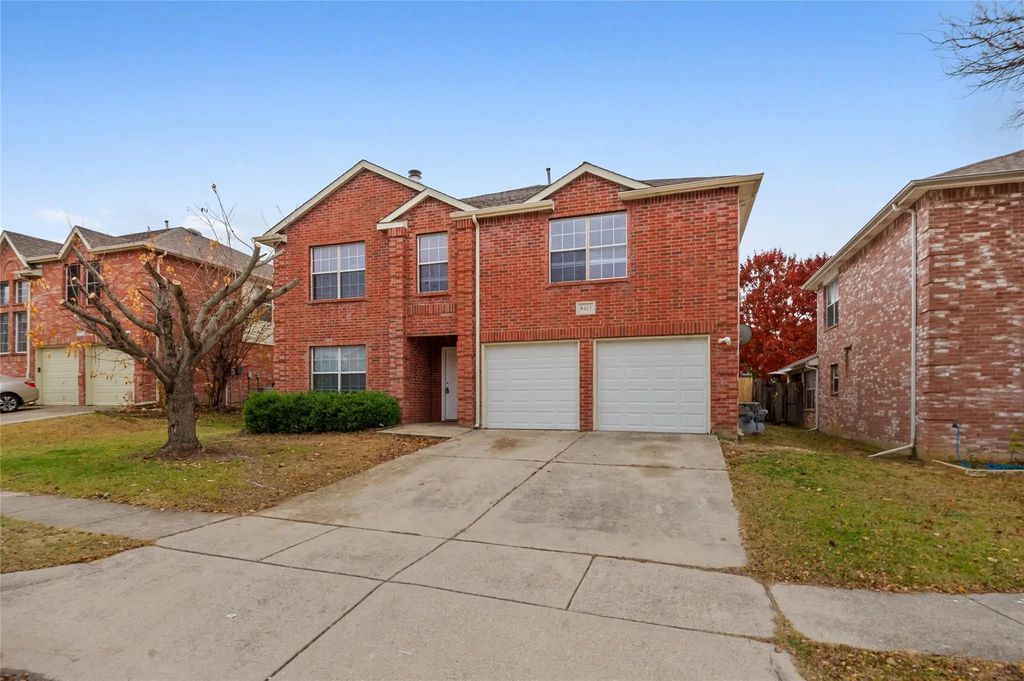 8413 Southern Prairie Drive, Fort Worth