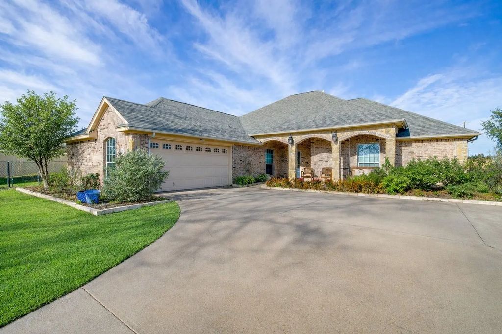 112 Tigers Eye Court, Weatherford
