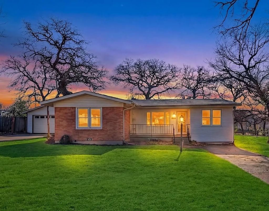 312 E Ellen Avenue, Hurst