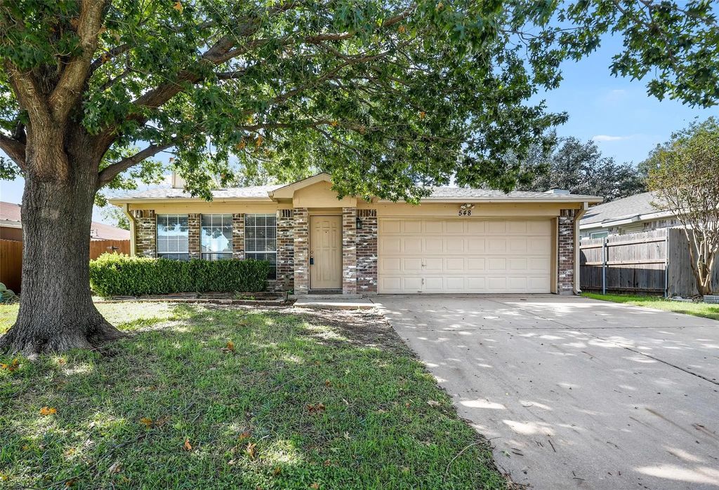 548 Blue Haze Drive, Fort Worth