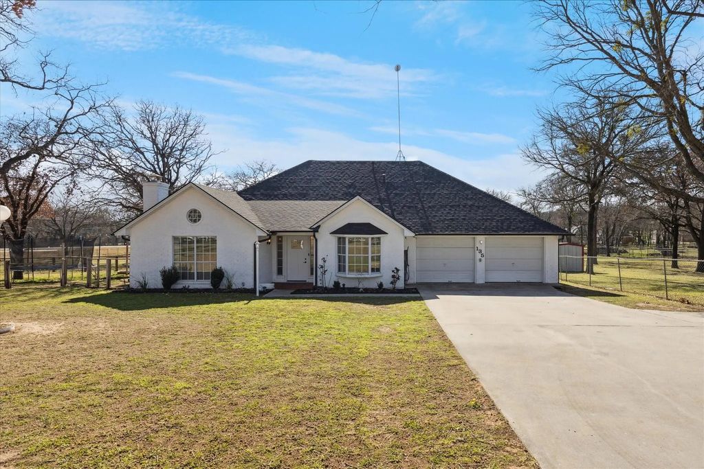 135 County Road 4929, Newark