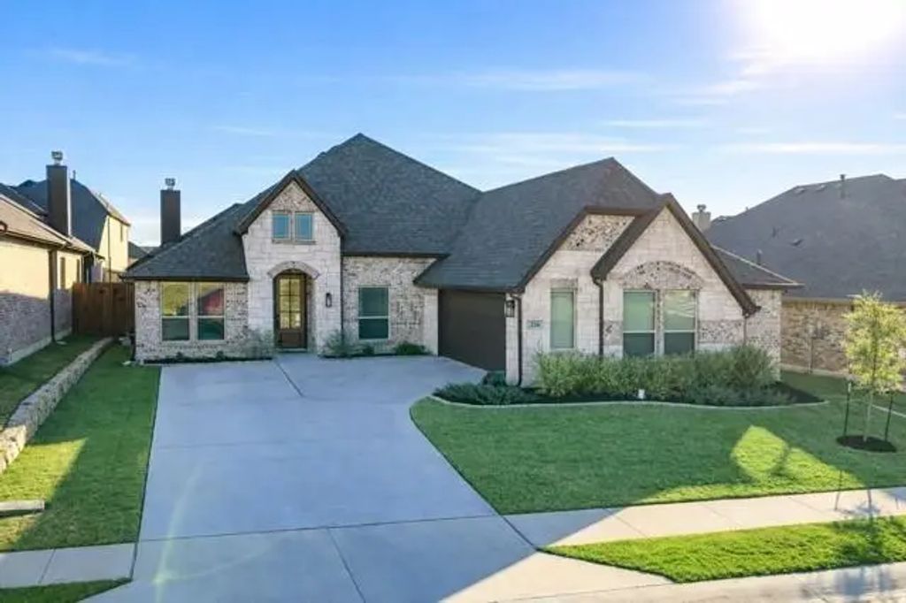 224 Comanche Trail, Alvarado