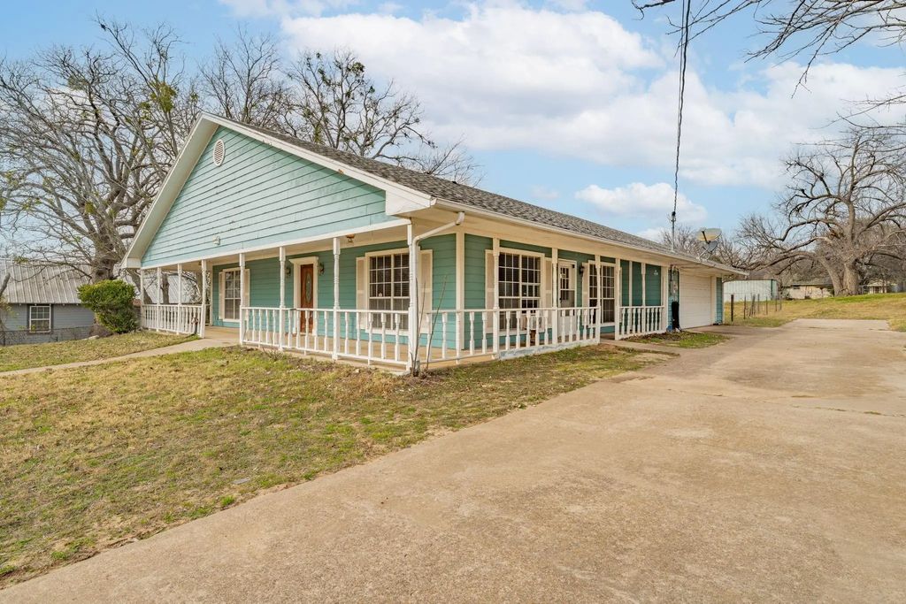 301 E 2nd Street, Weatherford