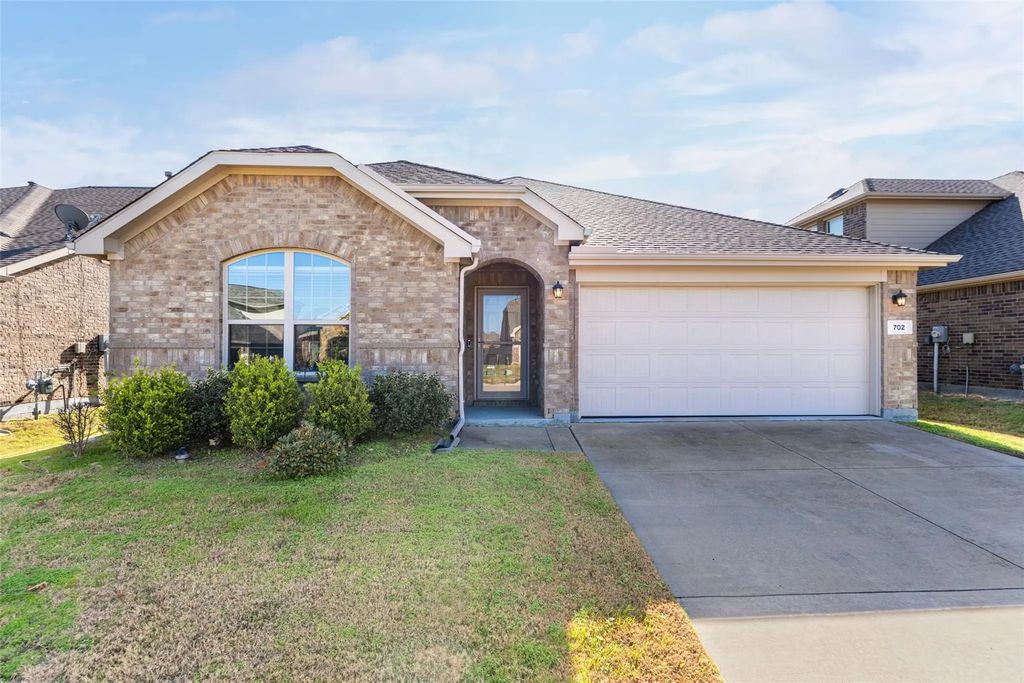 702 Grassland Way, Arlington
