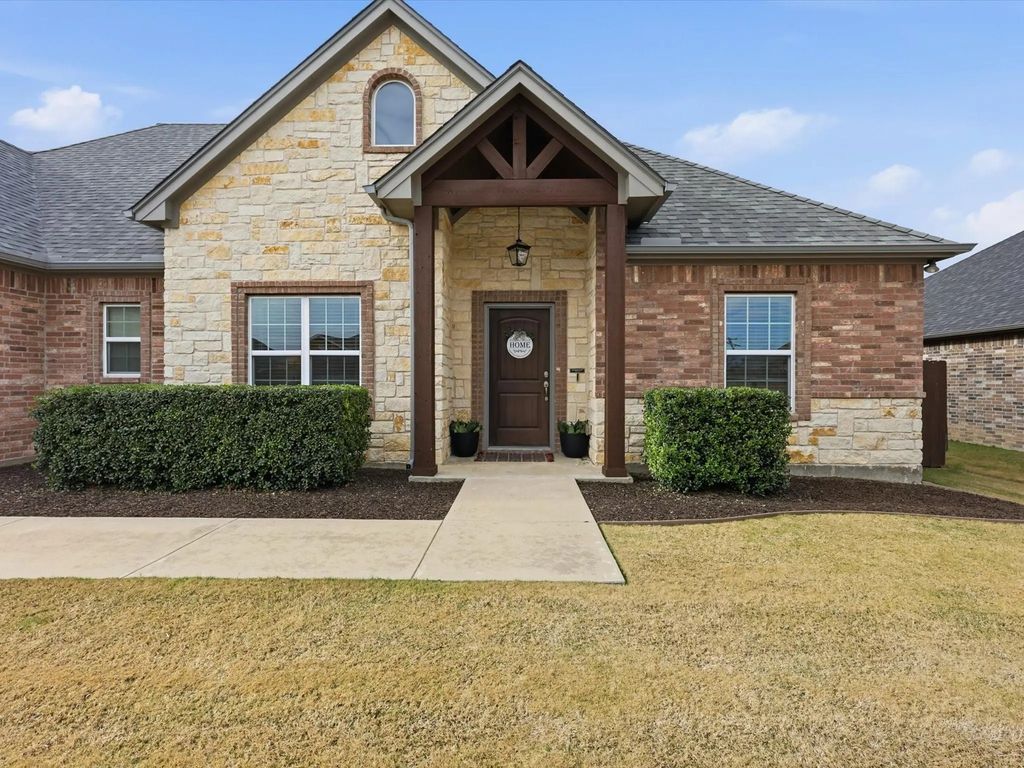 810 Chestnut Grove Drive, Cleburne