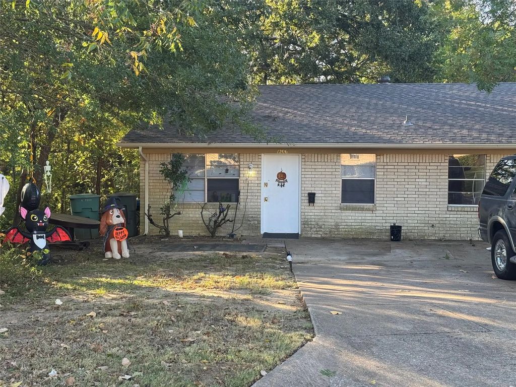 1206 W Hunt Street, Sherman